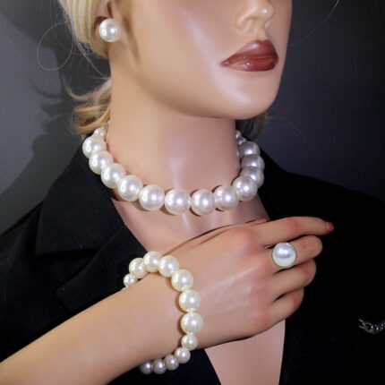 Women's Vintage Light Luxury French 5 Piece Imitation Pearl Jewelry