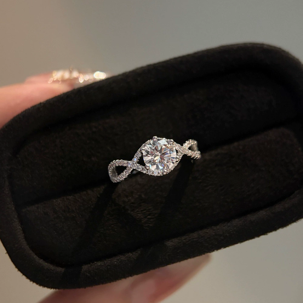 Women’s 1CT Round Twisted Engagement Ring