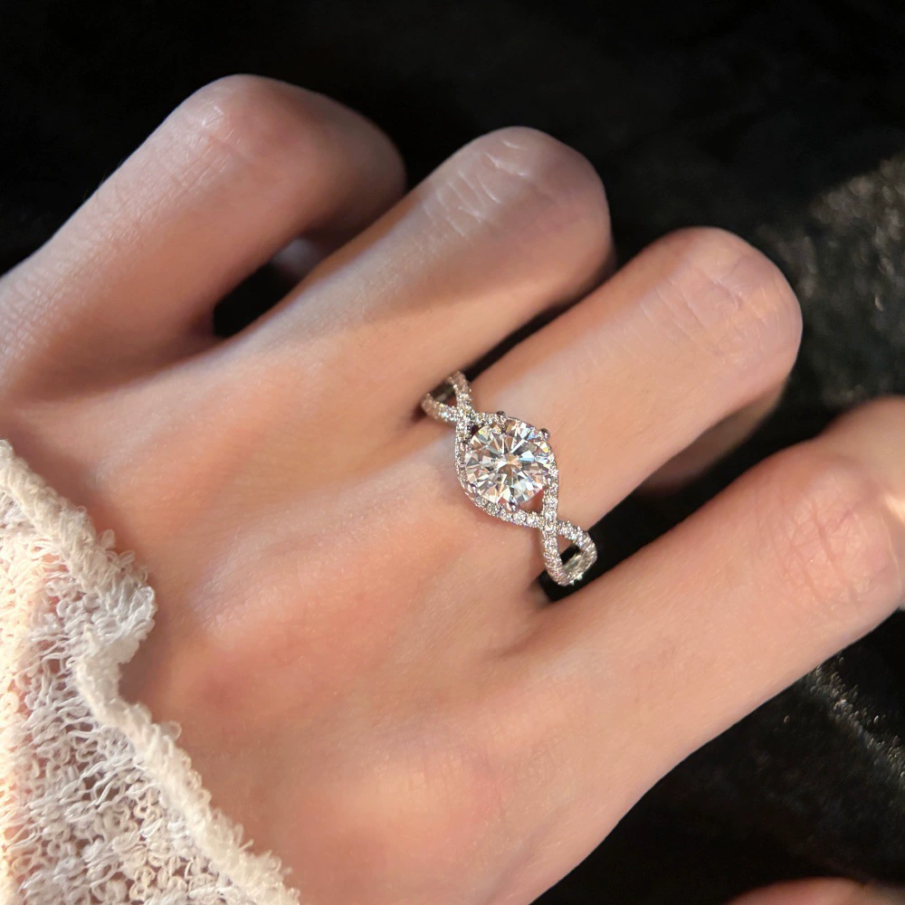 Women’s 1CT Round Twisted Engagement Ring